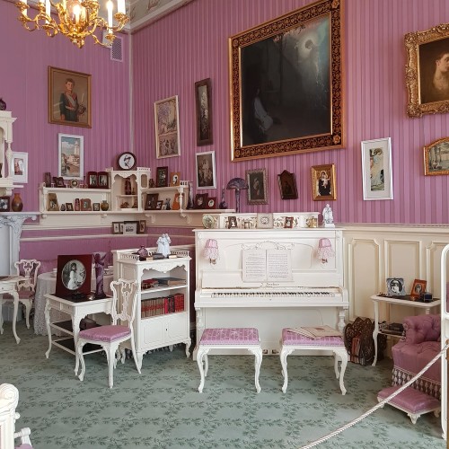 В Пушкин — по дворцам!