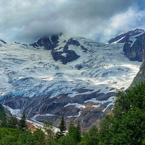 На джипах к водопадам Домбая и Архыза: индивидуальный отпуск с лёгкими треккингами