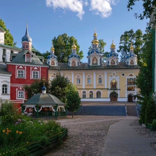 Туда, где оживает история: Псков, Пушкинские Горы, Печоры и Изборск