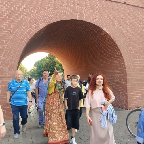 Загадки и шифры Александровского сада: подвижная экскурсия-квест для всей семьи