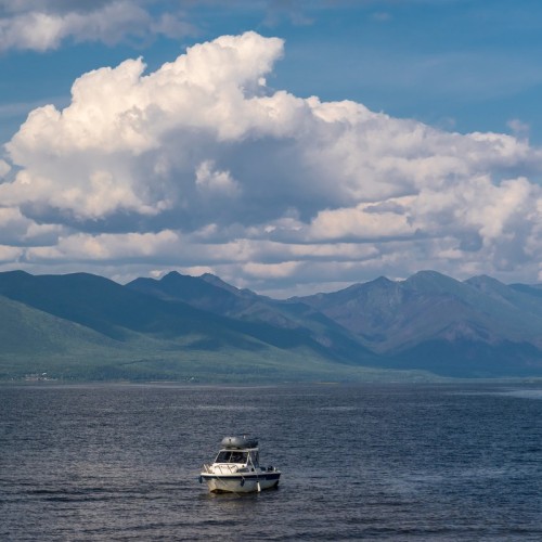 Богатство Байкала: рыбалка на реках и в диких местах на озере с катера