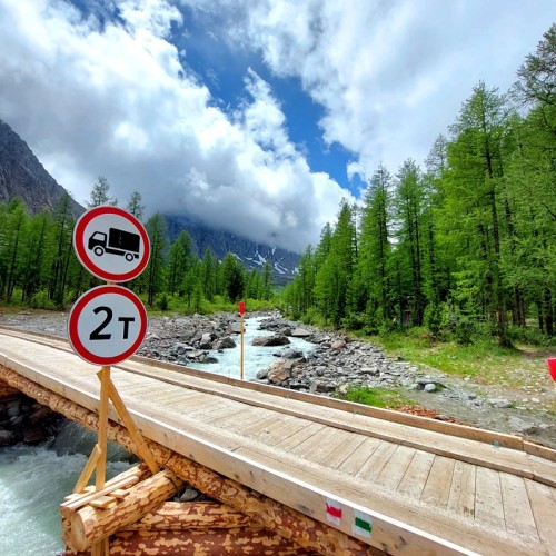 К ледникам: треккинг налегке в ущелье Актру с проживанием на турбазе