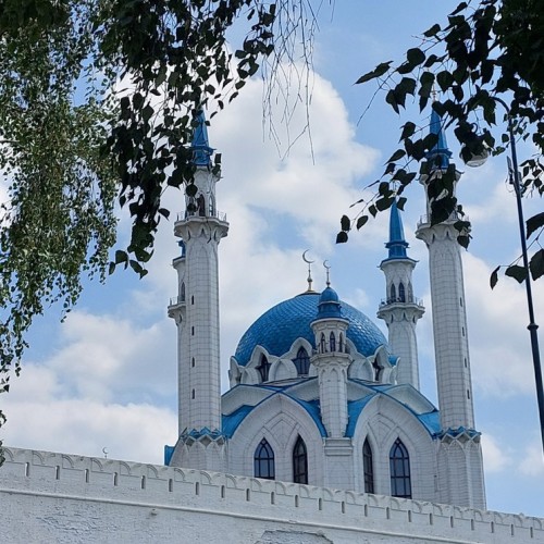 Пройти между крестом и полумесяцем: экскурсия по Казанскому кремлю