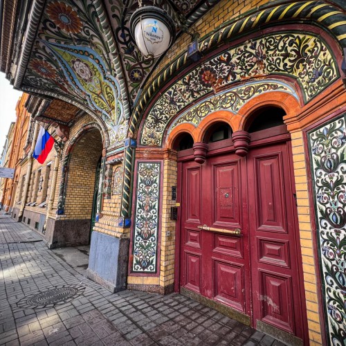 Контрасты Питера: дворы, парадные + видовая крыша