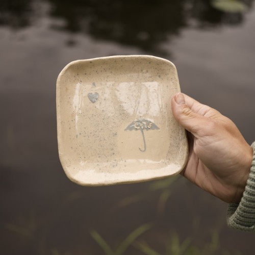 Мастер-класс по лепке из глины в Лопухинском саду Петербурга