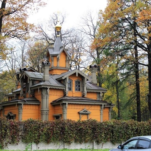 Удельная и барахолка, или Когда спальный район таит шедевры