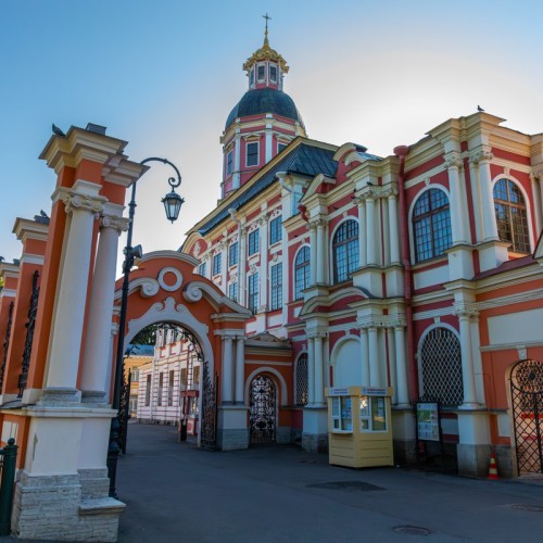 Часовня Ксении Петербургской и Александро-Невская лавра