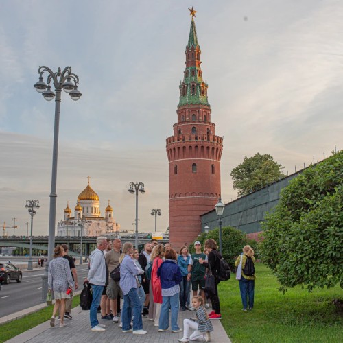 Таинственная прогулка по вечерней Москве — с гаданиями и чаем