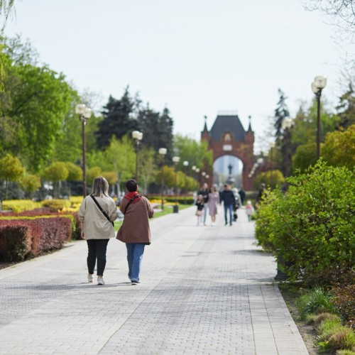 По центральной улице Краснодара