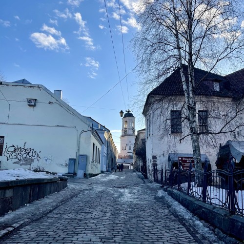 В старинный Выборг — на комфортабельном авто из Петербурга