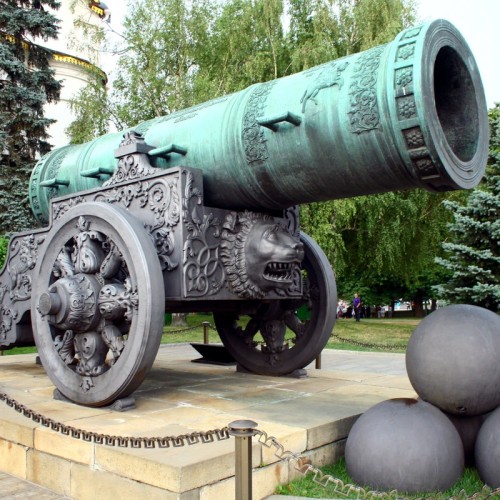 Детская экскурсия по территории Кремля