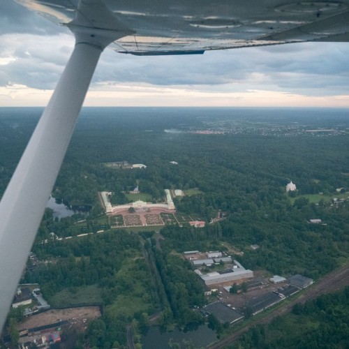 Над Петергофом — на самолёте!