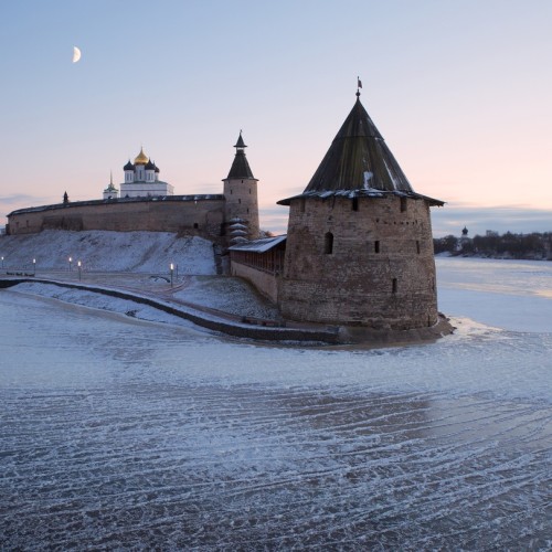 В Псков, Изборск и Печоры на внедорожнике: поездка только для вашей компании