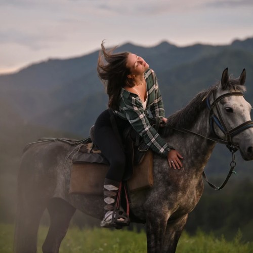 Бороздим просторы Алтая верхом: активный тур для опытных всадников с фотосъёмкой