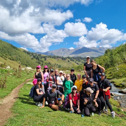 В горы — от суеты и забот: треккинг в Архызе без рюкзаков