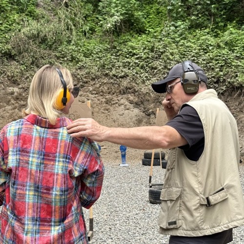 Девичник в Осетии: джип-трип в горах с уроками стрельбы и рисования