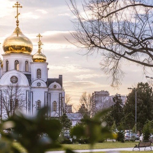 По центральной улице Краснодара