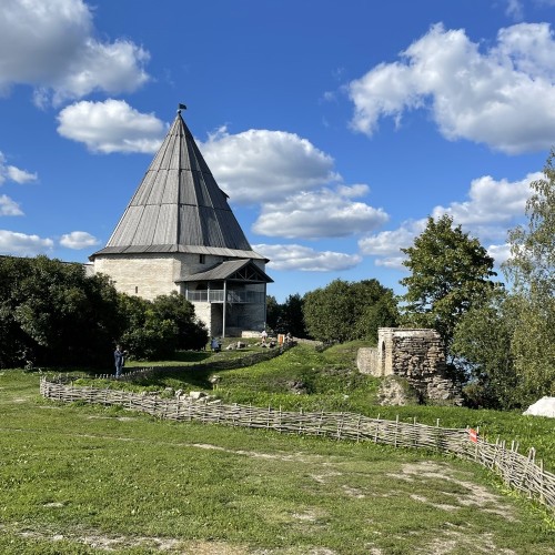 Вдаль от мирской суеты: индивидуальное путешествие-паломничество по монастырям Ленобласти