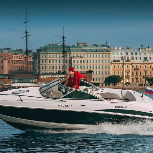 Петербург с воды и разводные мосты: на катере Mustang с капитаном