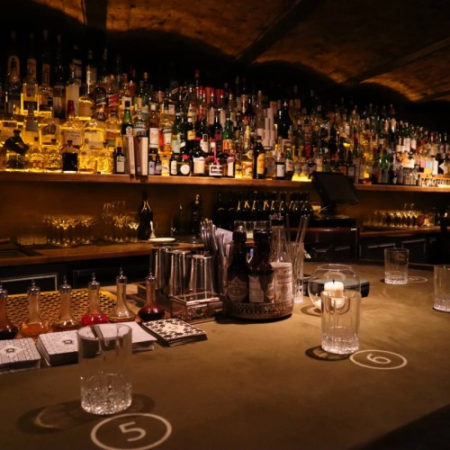 Декаданс и ренессанс: лекция-променад по необычным барам Петербурга (18+)