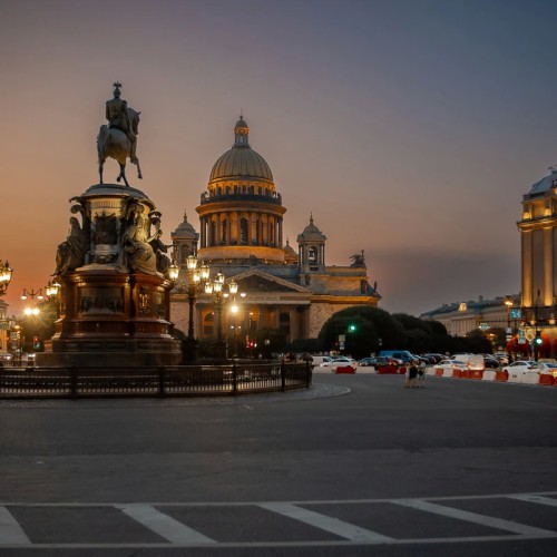 Трансфер из аэропорта/вокзала + авторская экскурсия по Петербургу