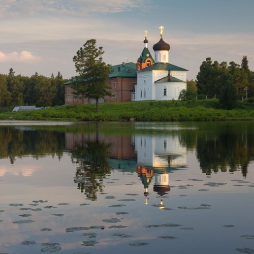 Путешествие на Соловки: погружение в историю, прогулки на катере, лодке и пешком