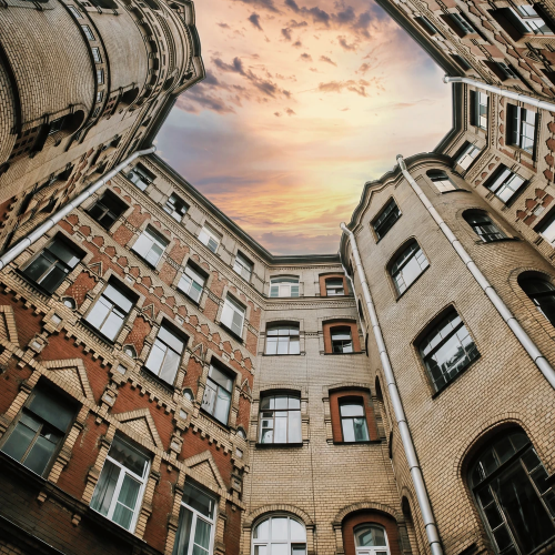 Питер с крыши, колоритные парадные и секретные дворы-колодцы