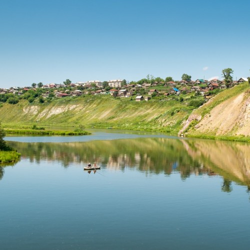На катамаранах по Юрюзани: сплав «всё включено» с баней и проживанием в домиках
