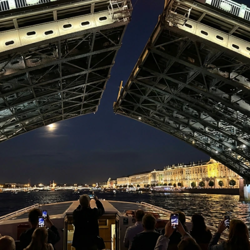 Санкт-Петербург и развод мостов: ночная прогулка на теплоходе