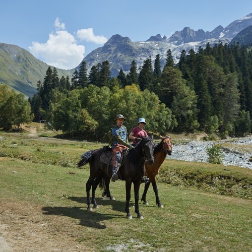 Верхом по Архызу: поездка для конников с любой подготовкой