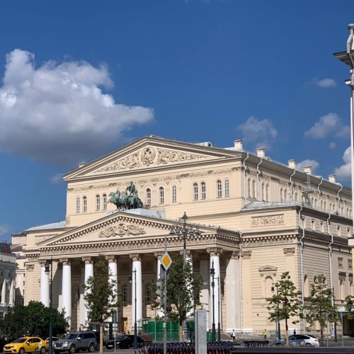 На автобусе — по красавице Москве