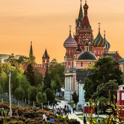 Пешком по страницам истории Москвы: персональное погружение в тайны Кремля и легенды авиации