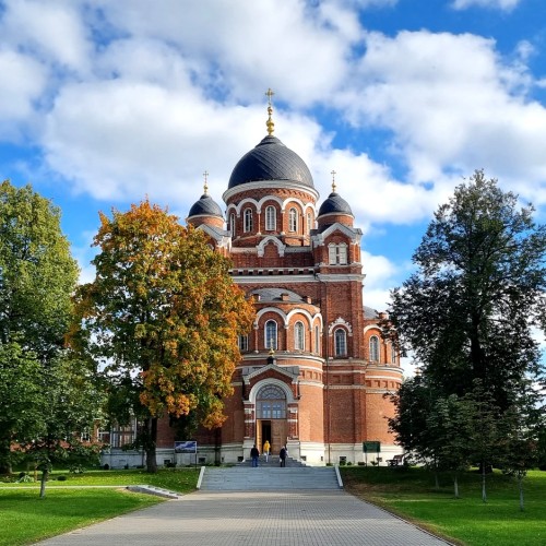 На поле Бородинском...