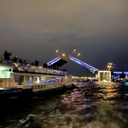 По Петербургу на теплоходе: реки, каналы и развод мостов