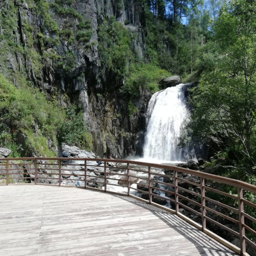 Телецкое озеро: водопады, гроты и заповедная тайга