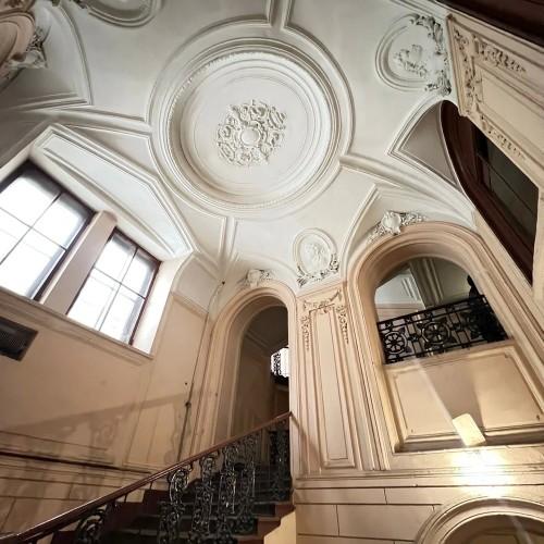 От андеграунда до небесной перспективы: прогулка по городу + безопасная крыша