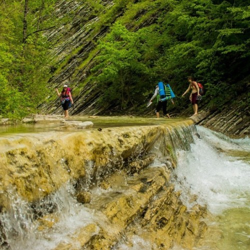 Запах разнотравья и никого вокруг: поход с рюкзаками по долине реки Пшада (всё включено)