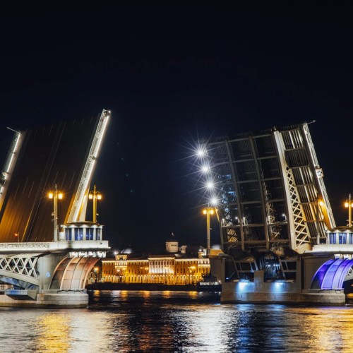 К разведённым мостам Петербурга — через порт