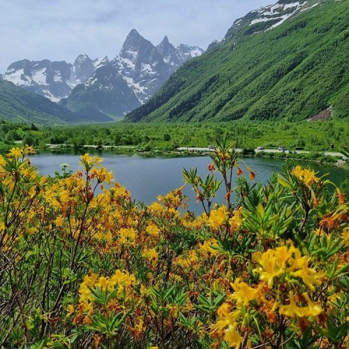 А давай в Домбай? Треккинг без рюкзаков