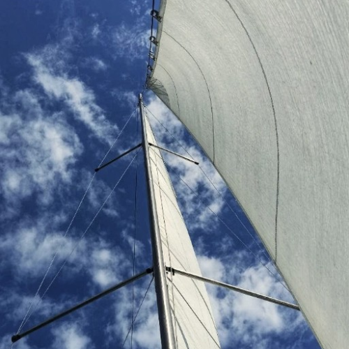 Выходные под парусами на Рыбинском море с проживанием в палатке: всё включено