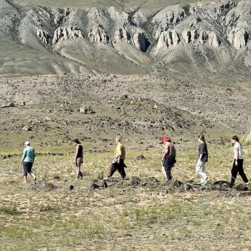 Мини-тур на Алтай с этнообедом: Чуйский тракт, Марсианские горы и Гейзерное озеро