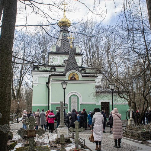 К Ксении Петербургской без очередей: о почитаемой святой и не только