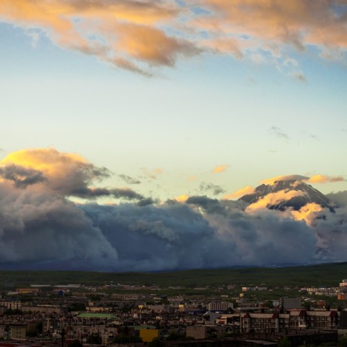 Большое путешествие по Камчатке: вулканы, глэмпинг в Мёртвом лесу и круиз в бухту Русская