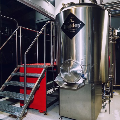 Старейшая крафтовая пивоварня в центре Петербурга (18+)