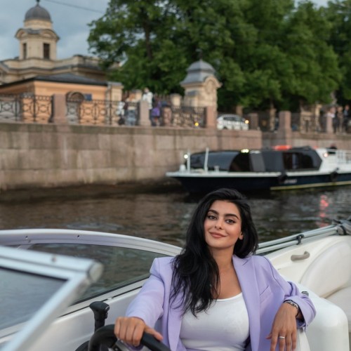На просторах Невы: стильная фотосессия на катере
