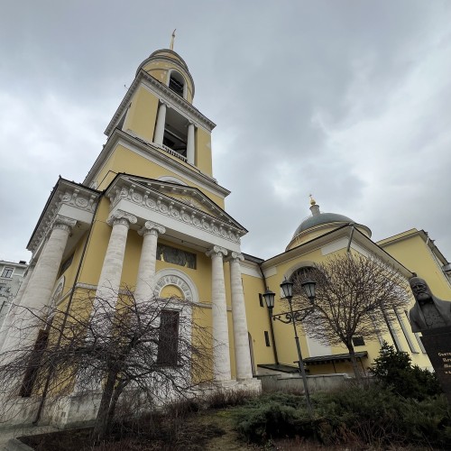 Любовь и стендап на Патриарших прудах