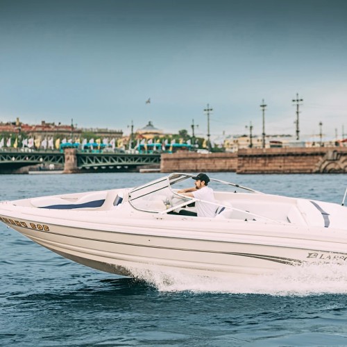 Прогулка на премиальном катере до «Лахта-центра»