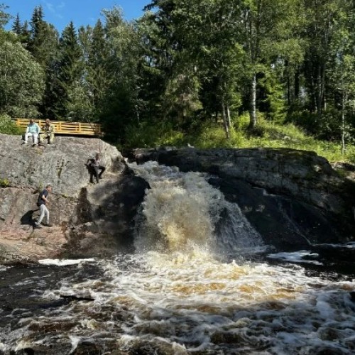 Аромат леса и сила воды: перезагрузка в Карелии с проживанием в глэмпинге