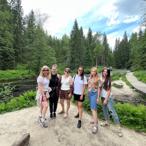 Выдыхай: перезагрузка с йога-практиками и арт-терапией в идиллических пейзажах Карелии