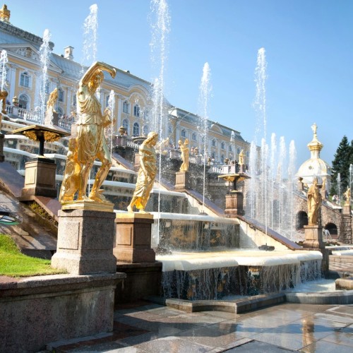 К фонтанам Петергофа в группе